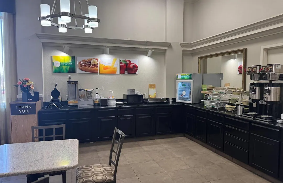 Days Inn & Suites By Wyndham Festus-1