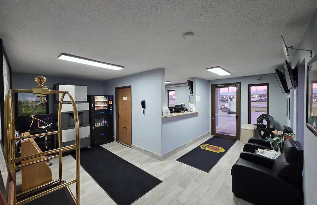 Super 8 By Wyndham Emporia-1