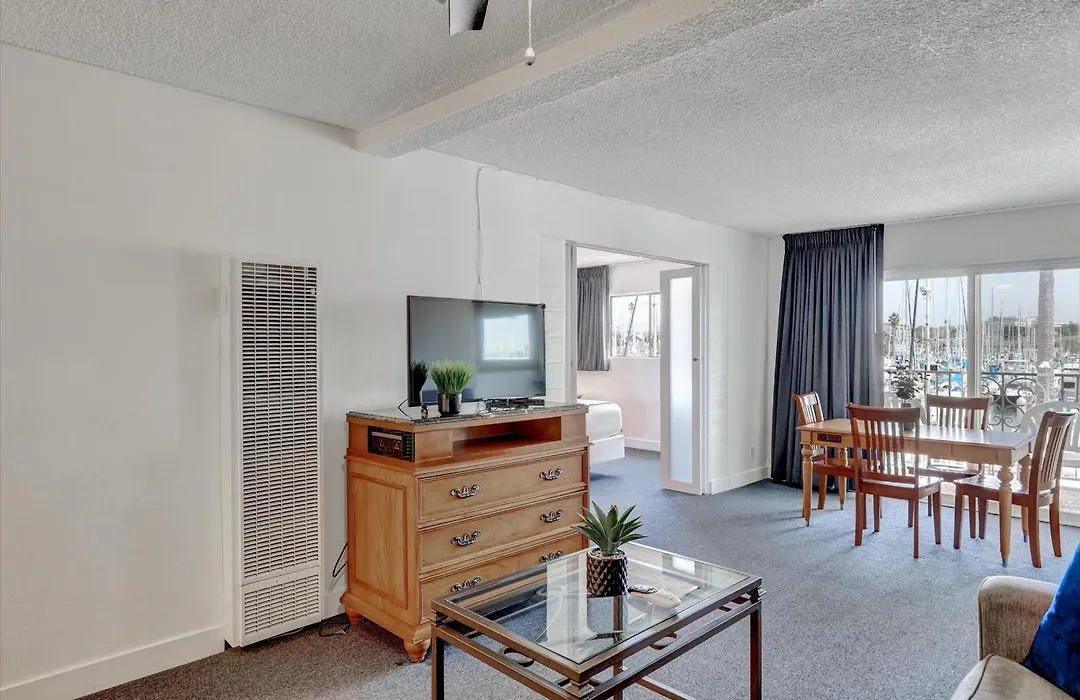 Oceanside Marina Suites - A Waterfront Hotel-1