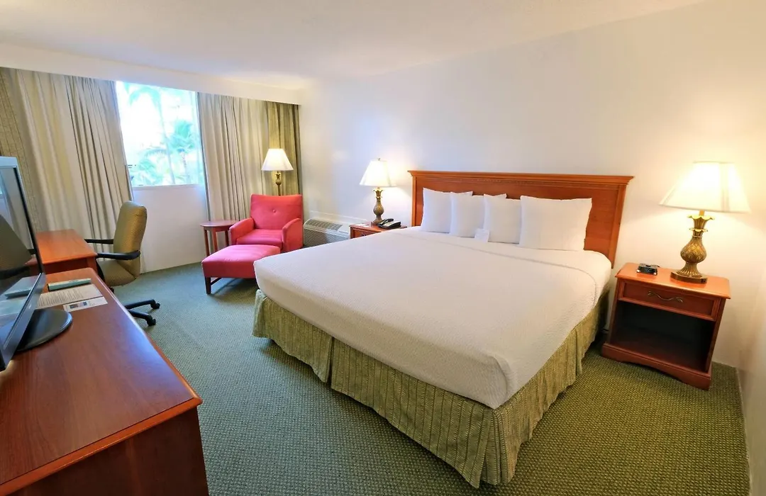 Ramada Plaza By Wyndham Waikiki-1