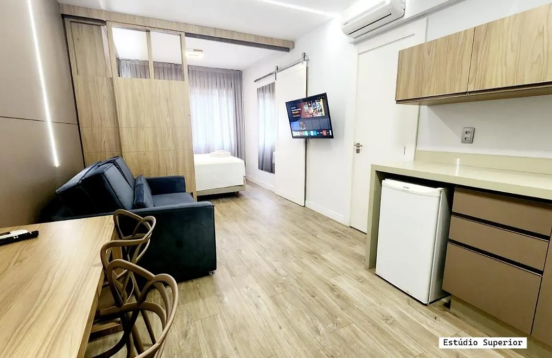 Stay - Apartamentos, Studios e Quartos - 400m da Praia Central-1