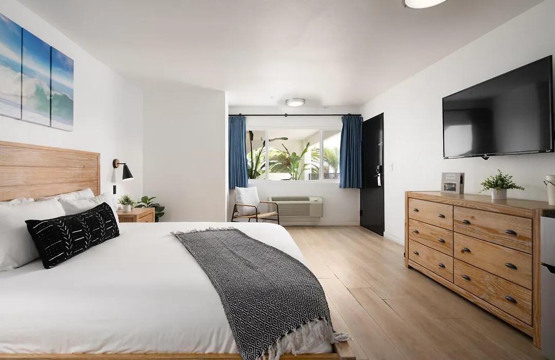 The Surfbreak Hotel-1