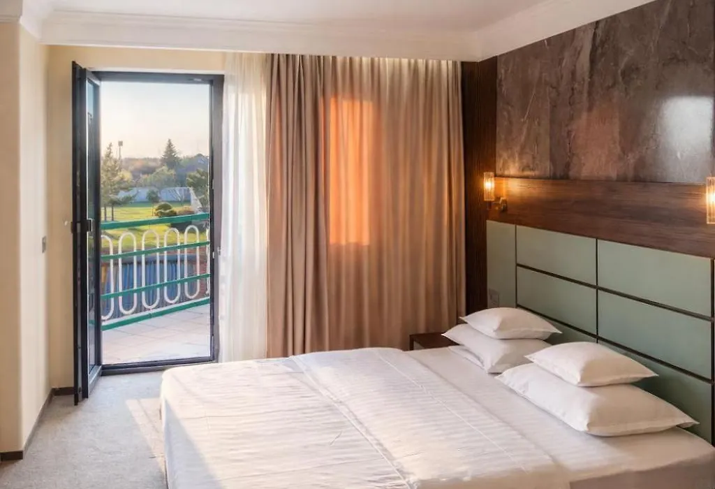 Hotel President-1