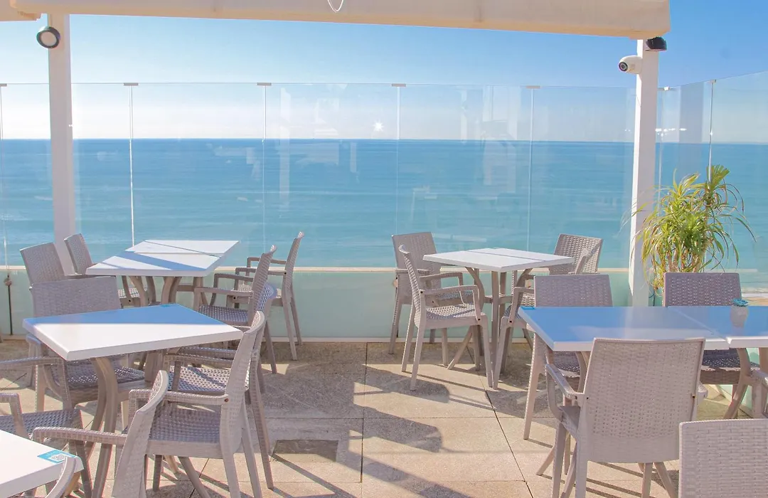 Golden Beach Guest House & Rooftop Bar-1