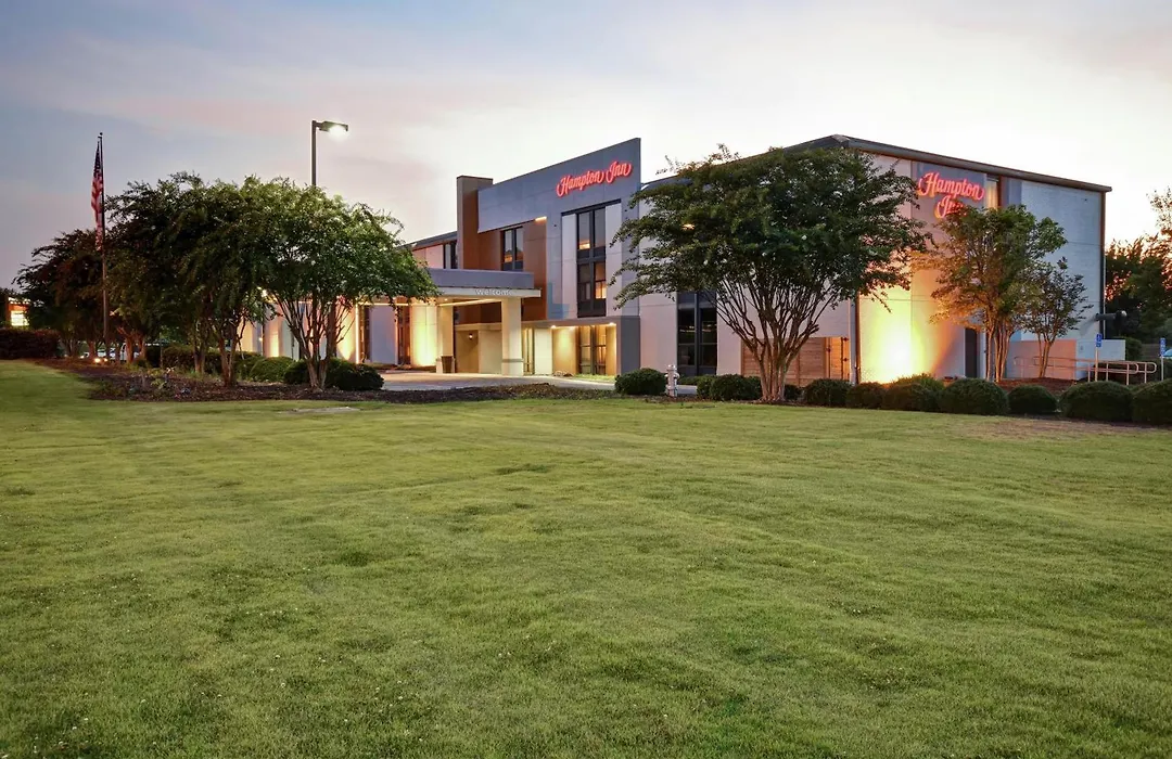 Hampton Inn Auburn-1