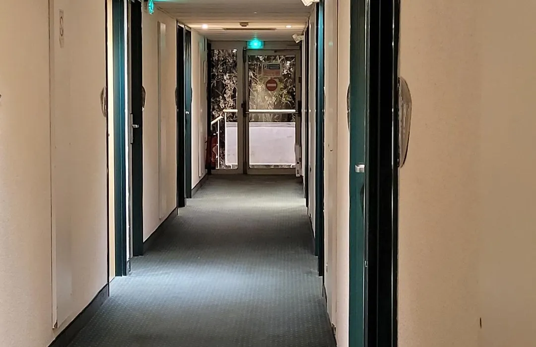Good Night Hotel-1