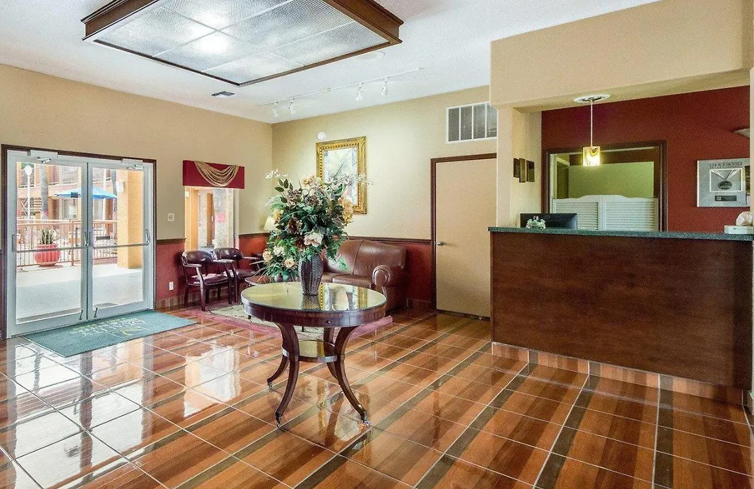 Econo Lodge Inn & Suites Eagle Pass-1