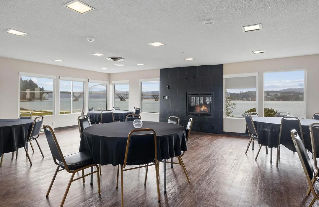 Waldport Bayfront Hotel & Restaurant-1
