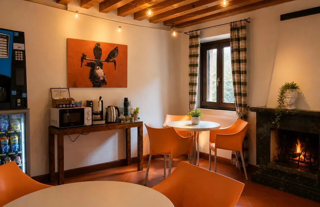 Boutique Rooms 3 0-1