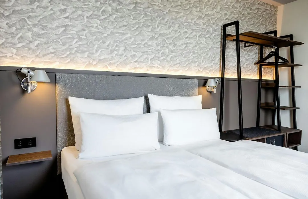 Motel One Hamburg-Alster-1