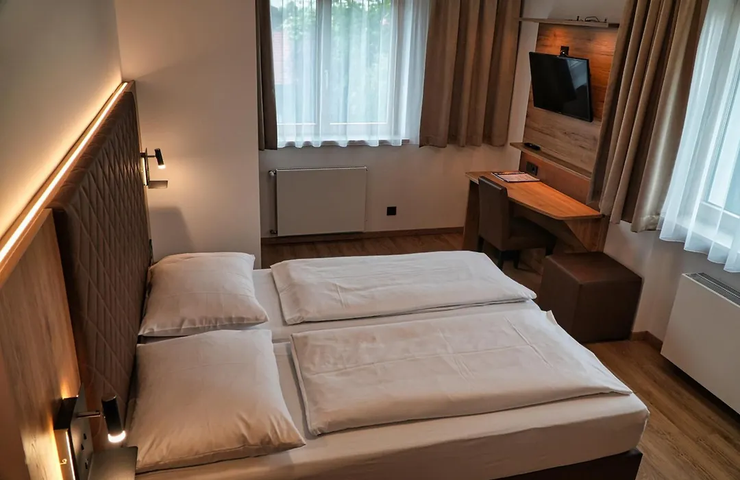 Hotel Charlotte-1