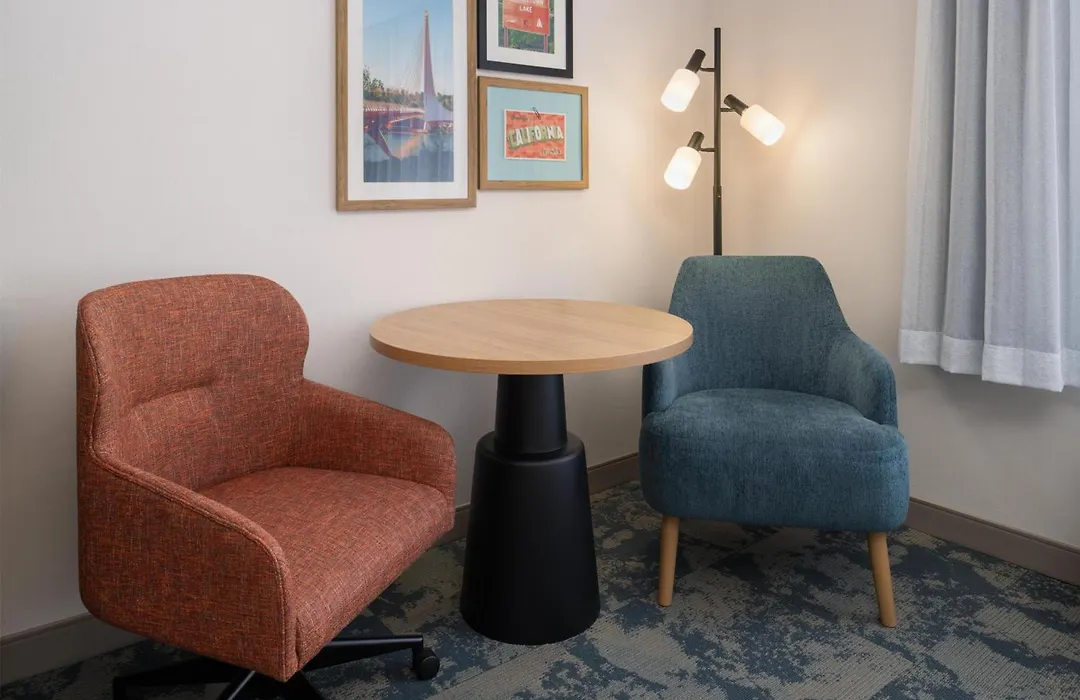 Hampton Inn & Suites Redding-1