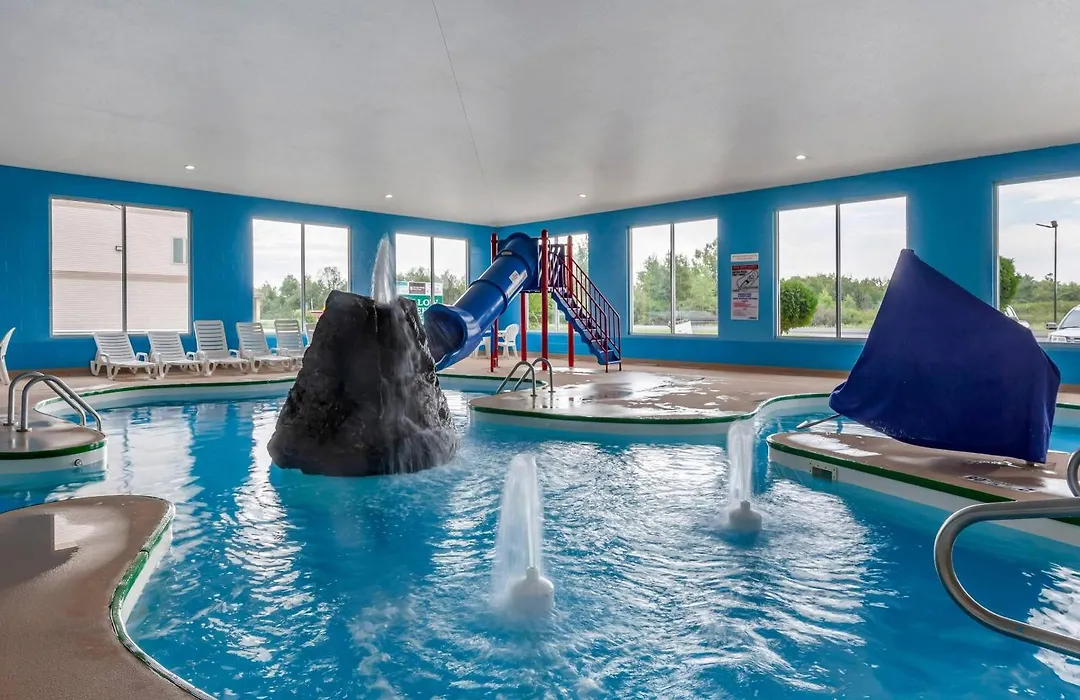 Comfort Suites Escanaba West-1