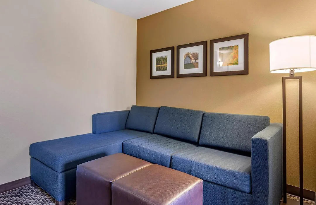 Comfort Suites Escanaba West-1