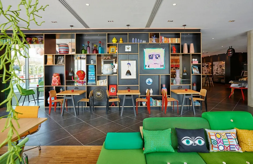 citizenM Paris La Défense-1