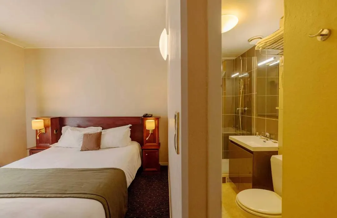 Metropol Hotel-1