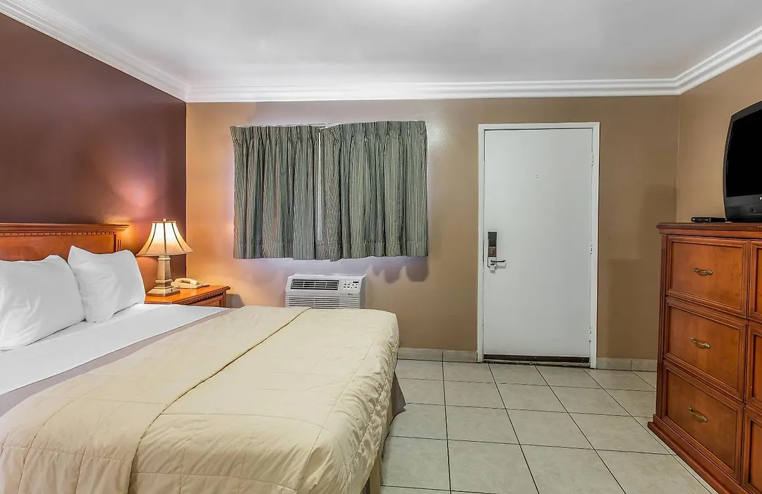 Rodeway Inn Ventura Midtown-1