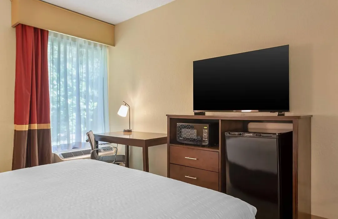 Clarion Pointe Cherokee-1