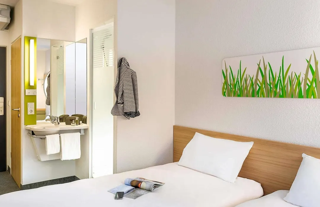 ibis budget Duisburg City am Innenhafen-1