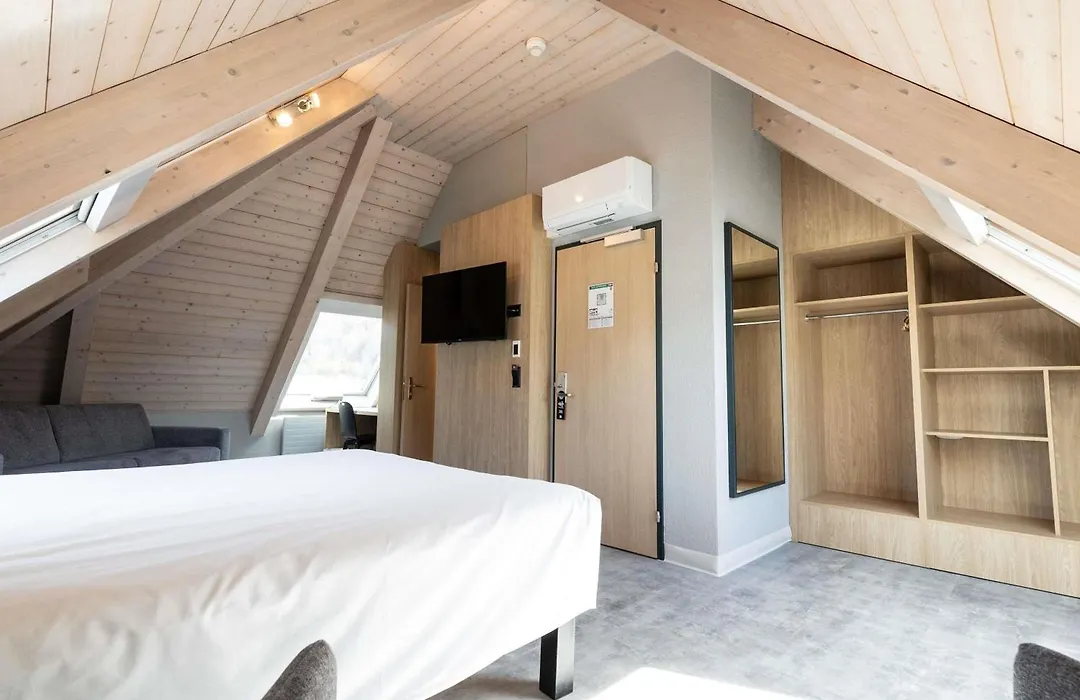 Ibis Chur-1