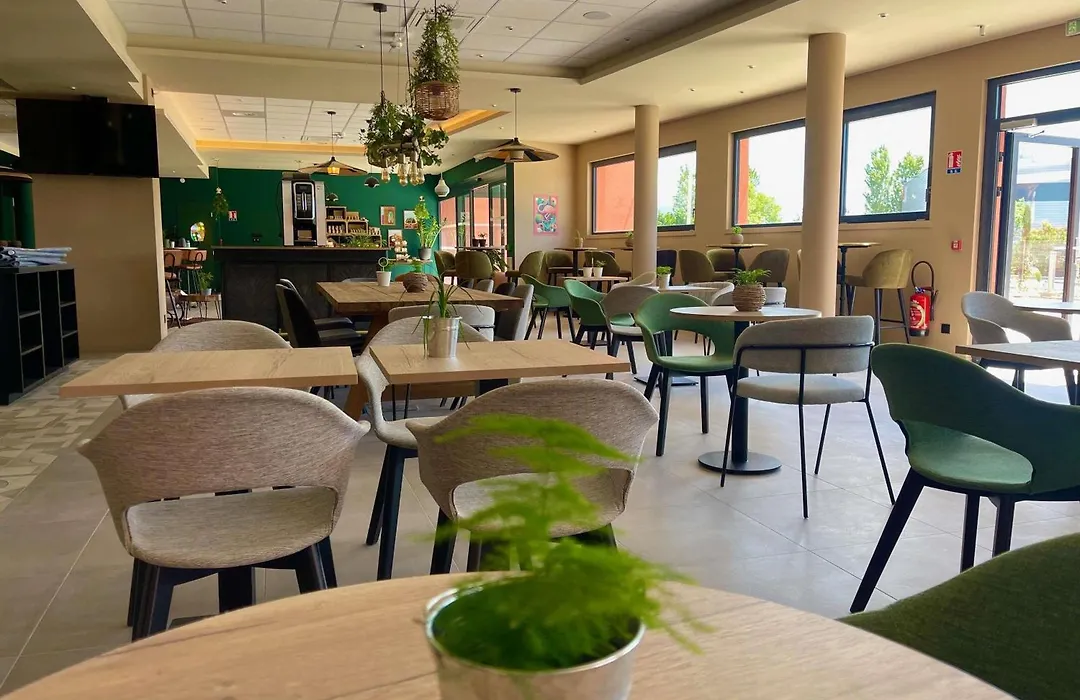 Ibis Budget Porte de Camargue-1