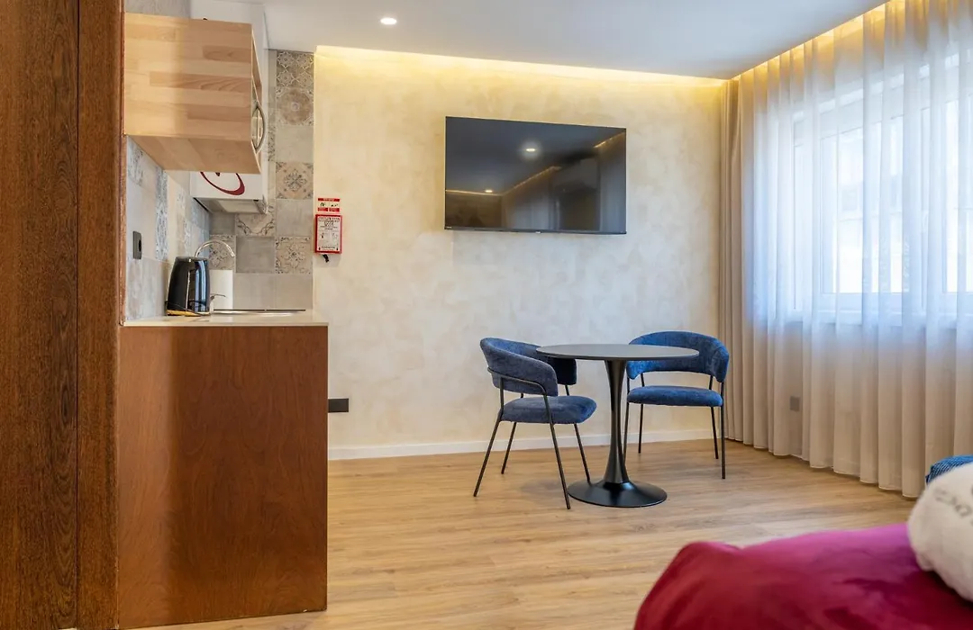 Lounge Inn Guest House-1