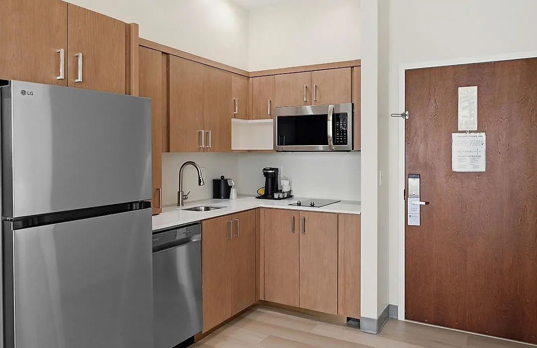 Best Western Plus Hannaford Inn & Suites-1