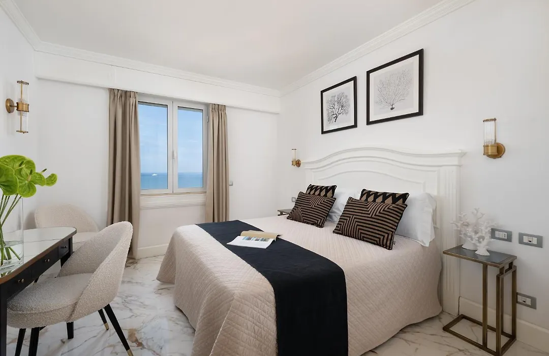 Hotel President-1