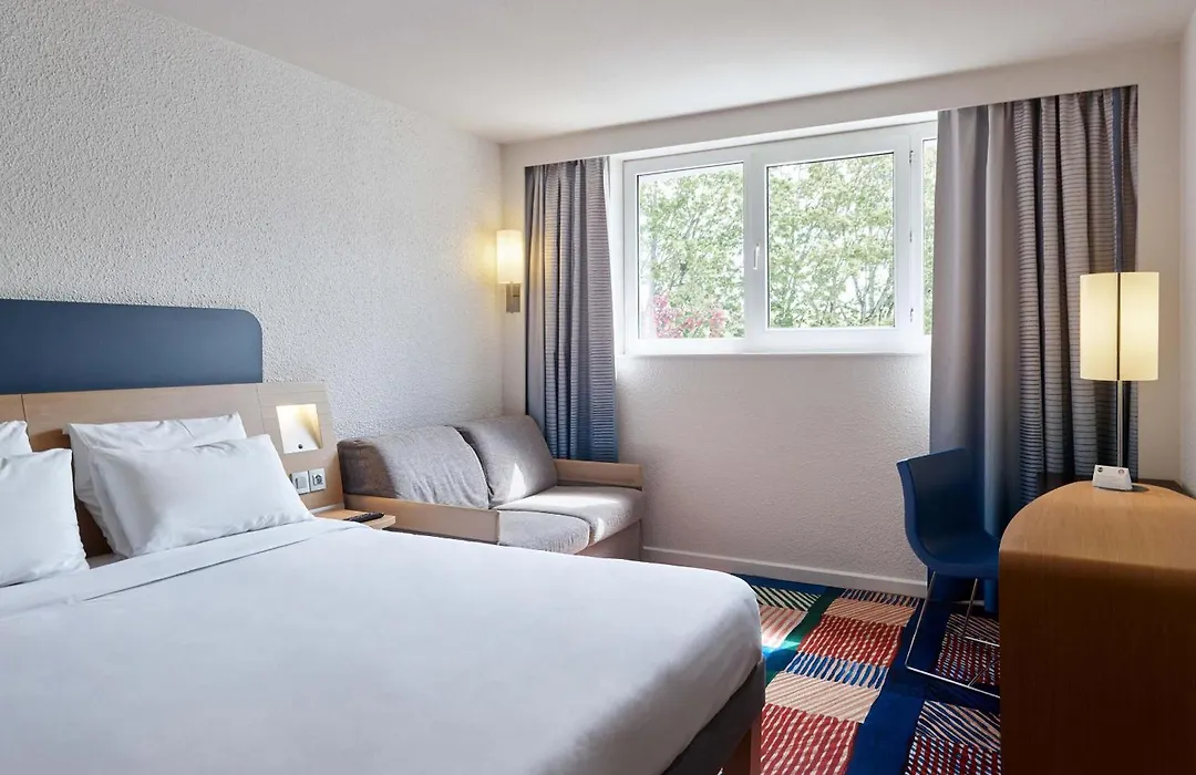 B&B HOTEL Cergy Port 4 étoiles-1