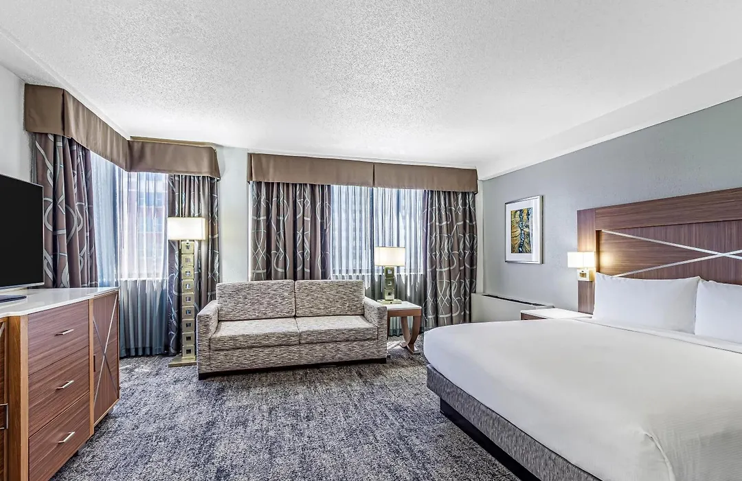 Doubletree By Hilton Milwaukee Downtown-1