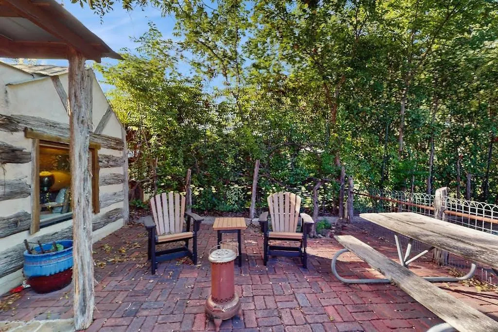 Romantic Cabin With A Patio - Walk To Restaurants, Tasting Rooms & More-1