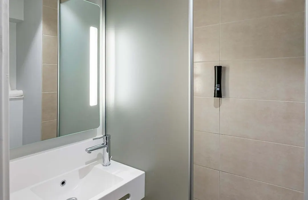 B&B Hotel Bordeaux Bassins A Flot-1