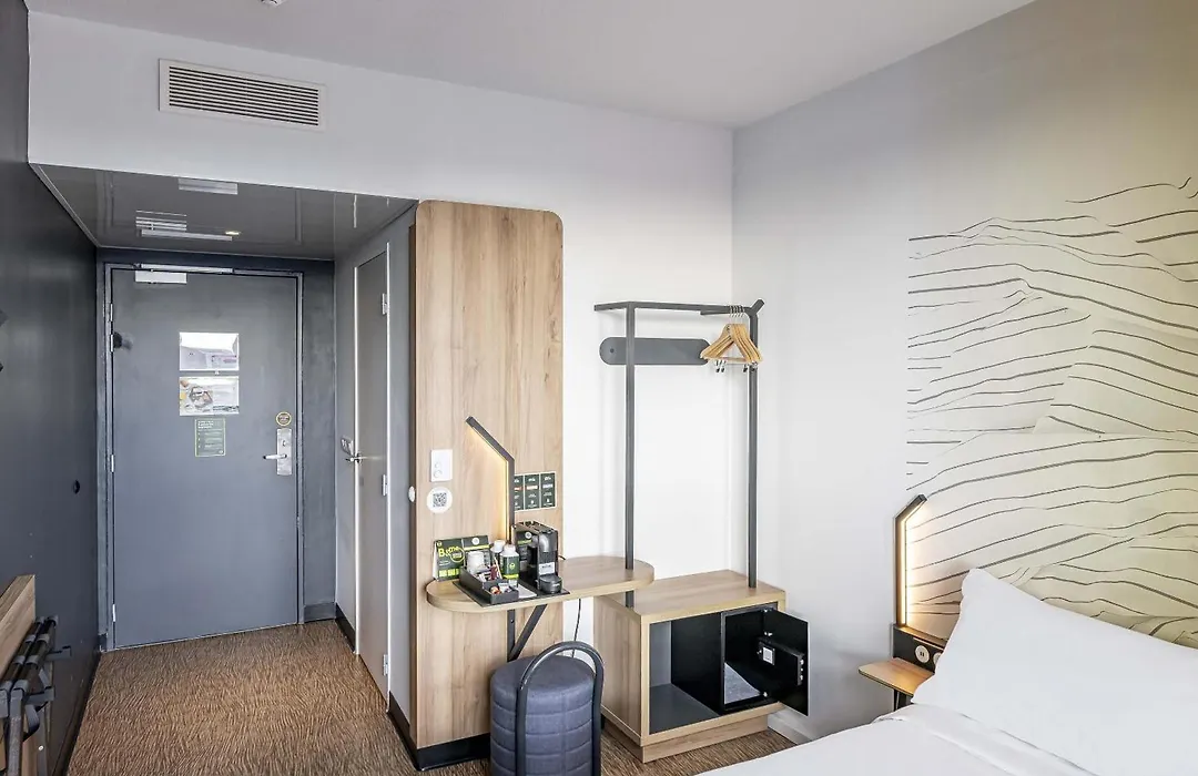 B&B Hotel Bordeaux Bassins A Flot-1