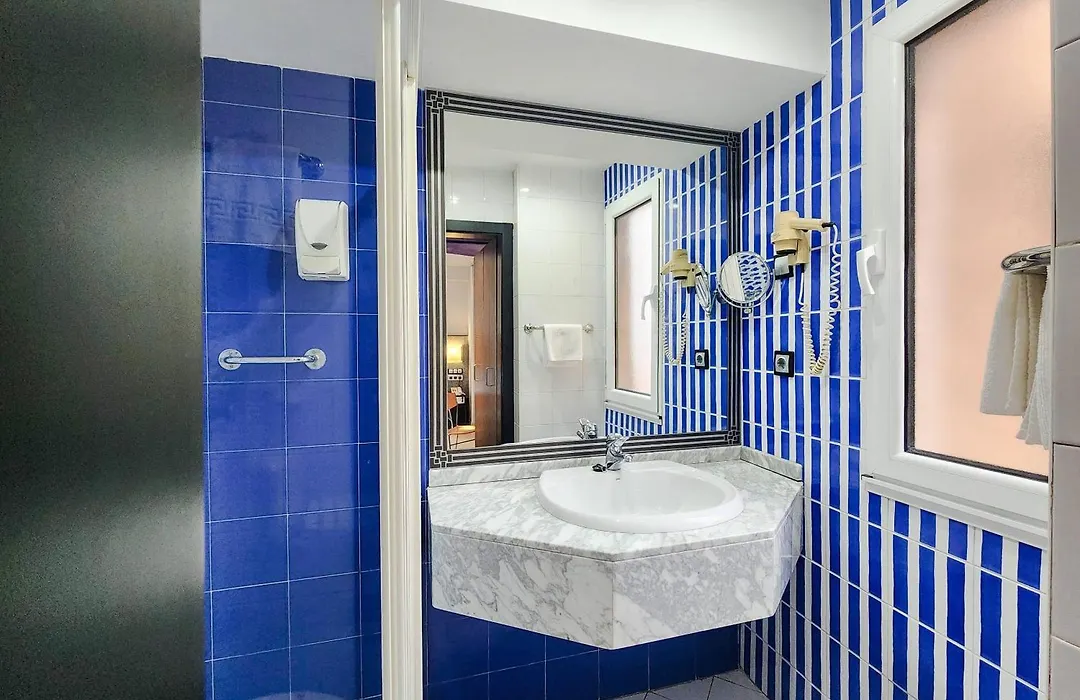 Hotel Faranda Express Pathos Gijón-1