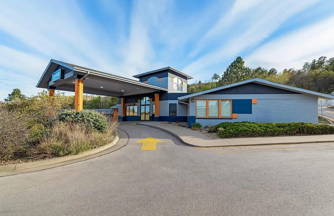 Travelodge By Wyndham Rapid City-1