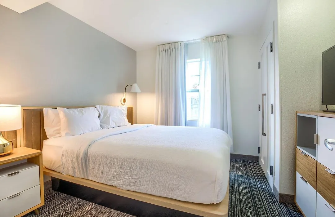 Mainstay Suites-1