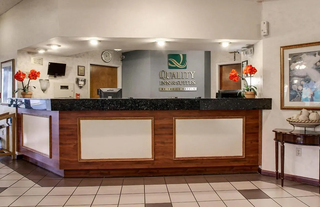 Quality Inn & Suites Clinton - Jackson West-1
