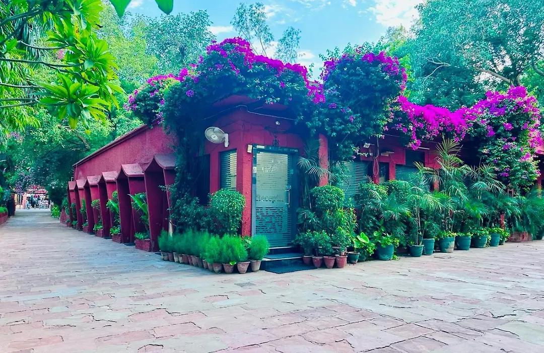 Hotel Sheela, 100M From Taj Mahal-1