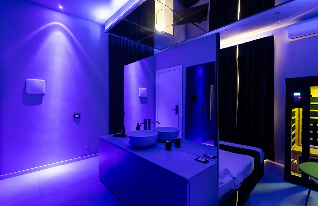 Maximum Suite & Spa-1