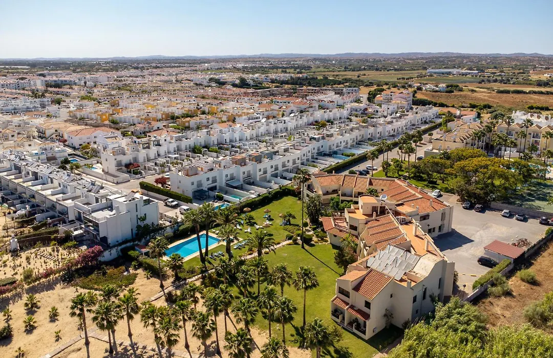 Praia Da Lota Beachfront Resort - Hotel & Apartments-1