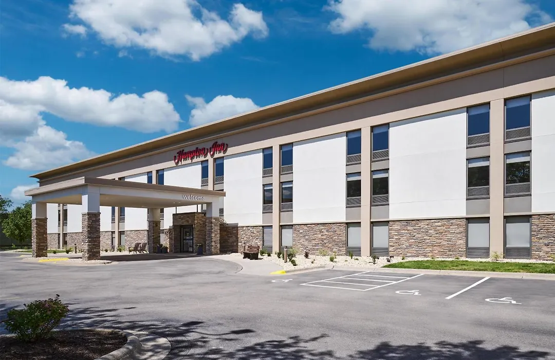 Hampton Inn Janesville-1