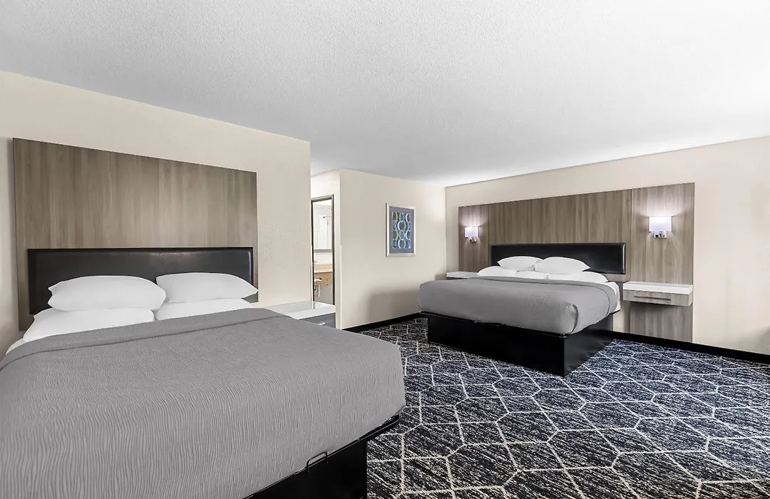 Quality Inn Oskaloosa-1