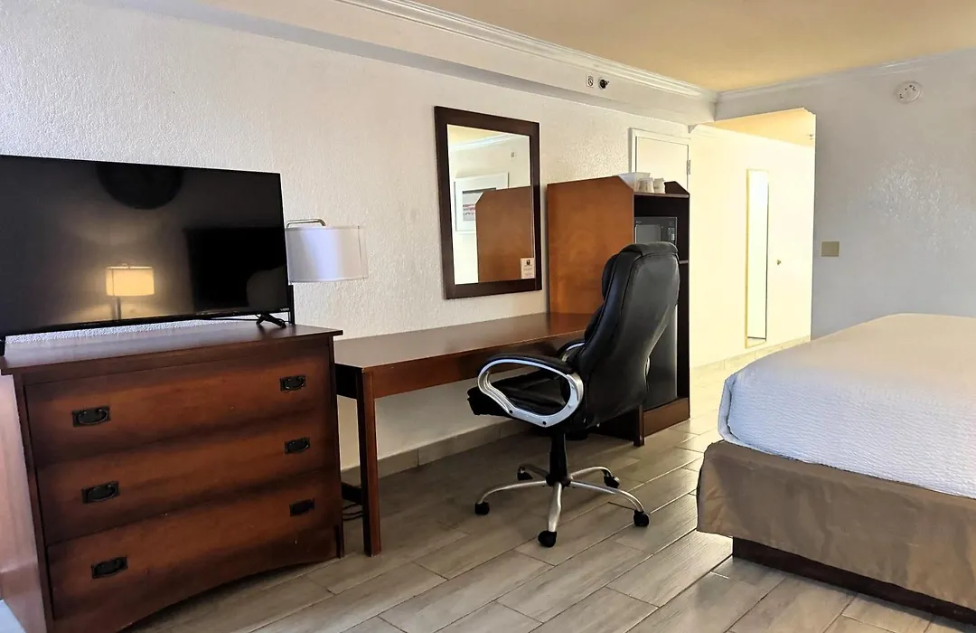 Ramada By Wyndham Birmingham Airport-1