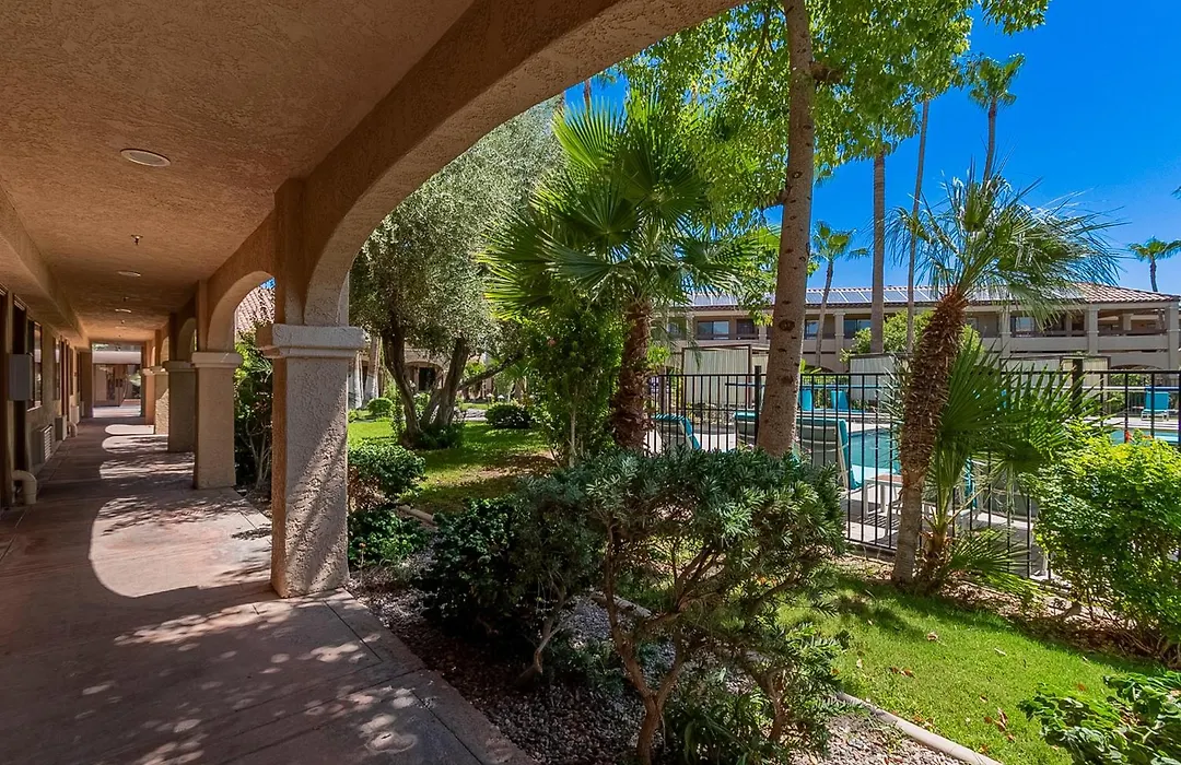 La Fuente Inn & Suites-1