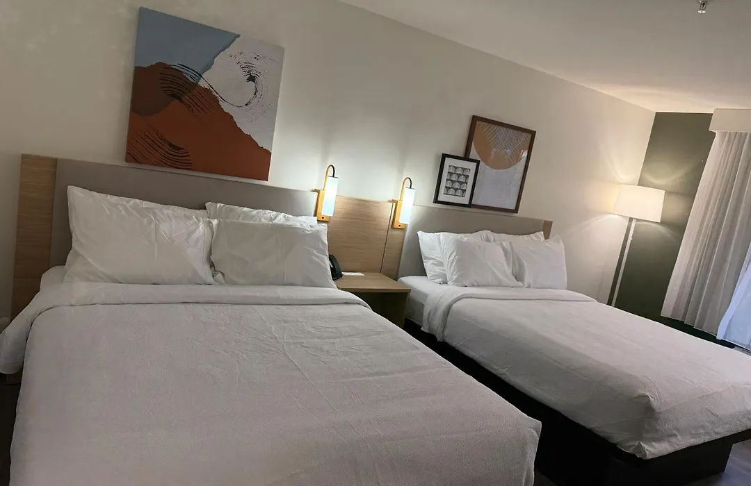Spark By Hilton Freeport-1
