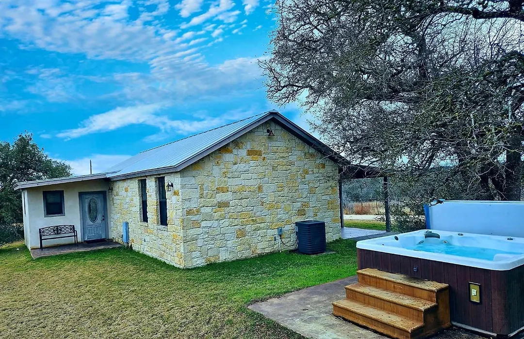 Breezy Hills Cottages - Hill Top Cottage-1