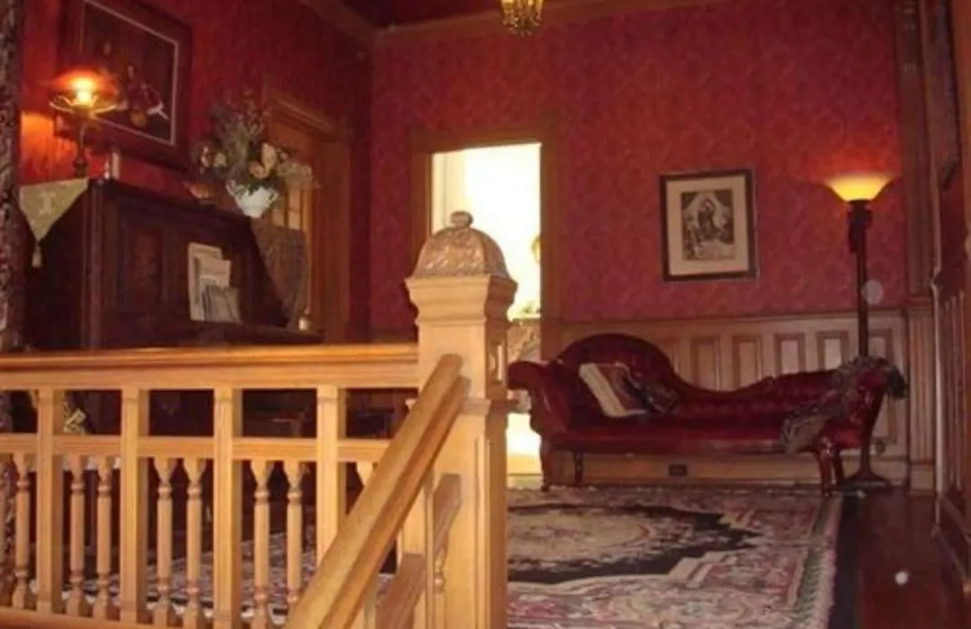 Alexander Mansion Bed And Breakfast-1