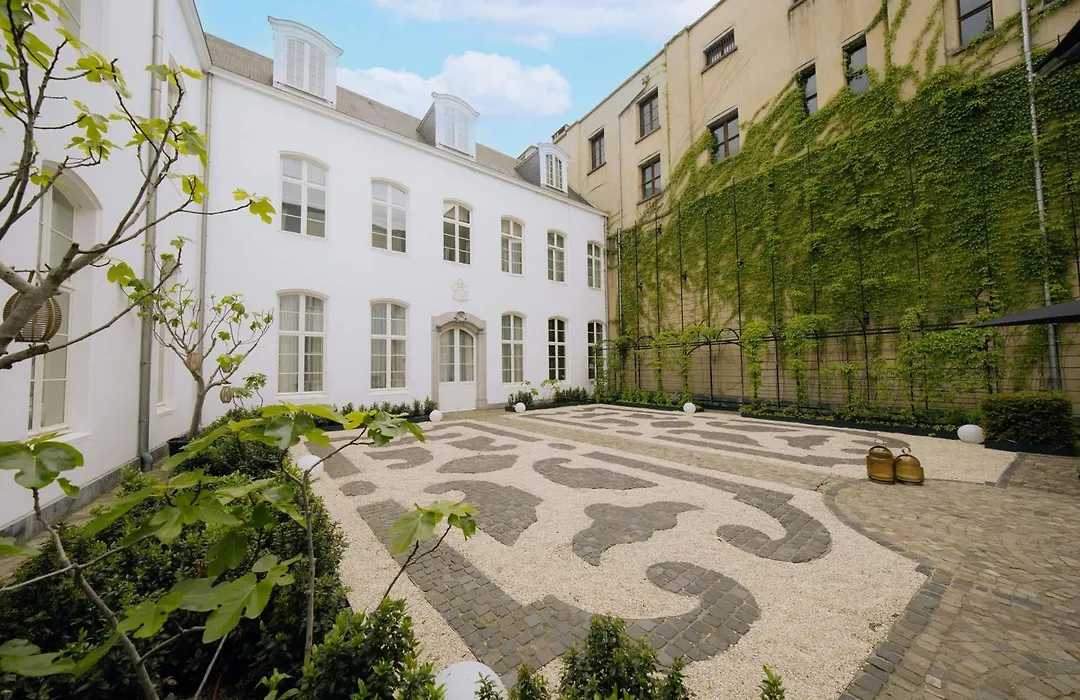 Sapphire House Antwerp, Autograph Collection-1