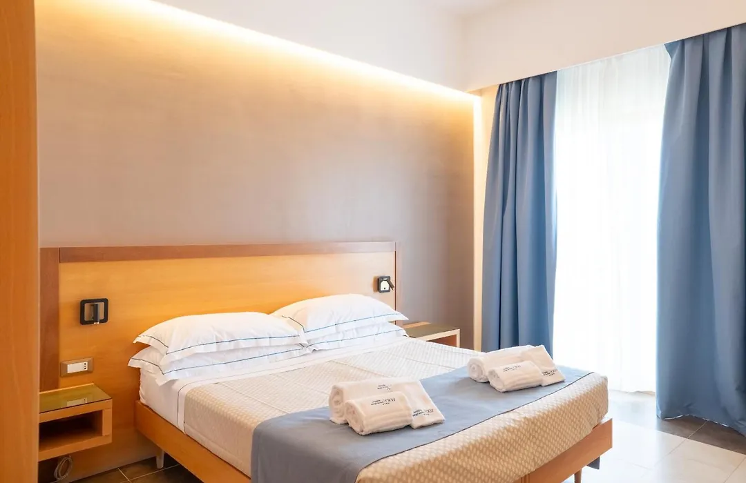 Hotel Scoglio Degli Achei-1