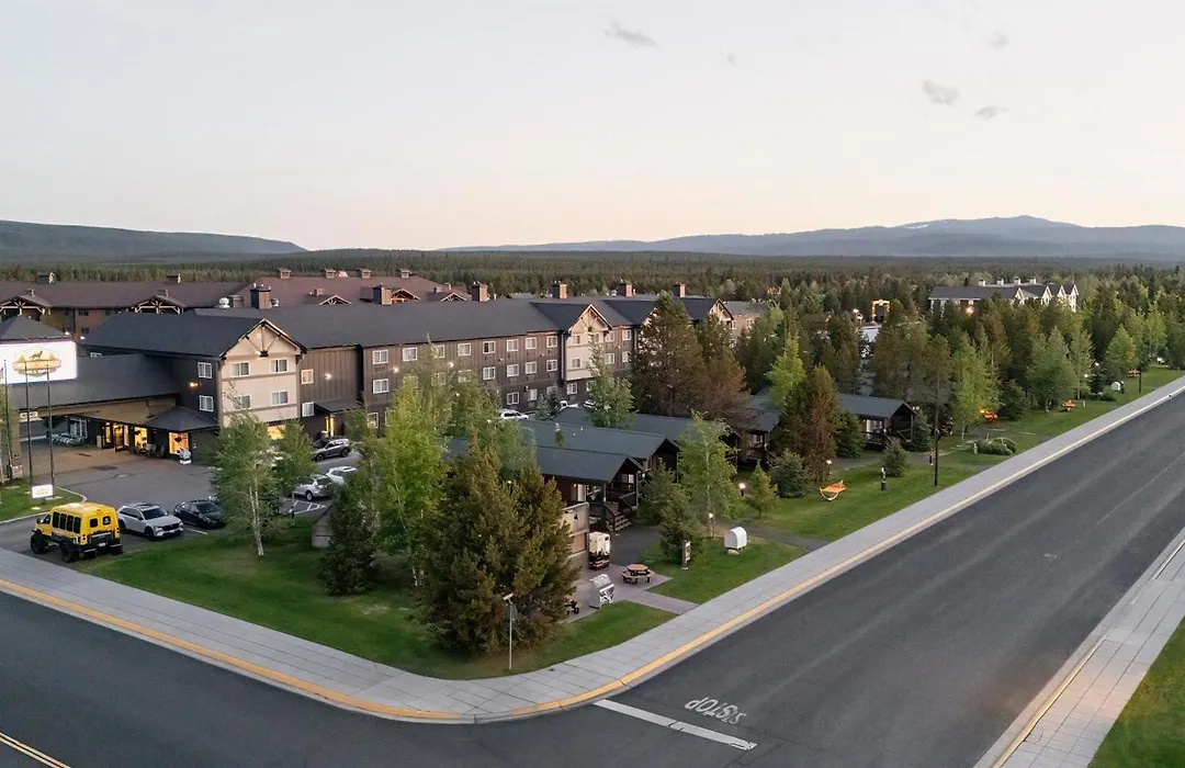 Gray Wolf Inn & Suites-1